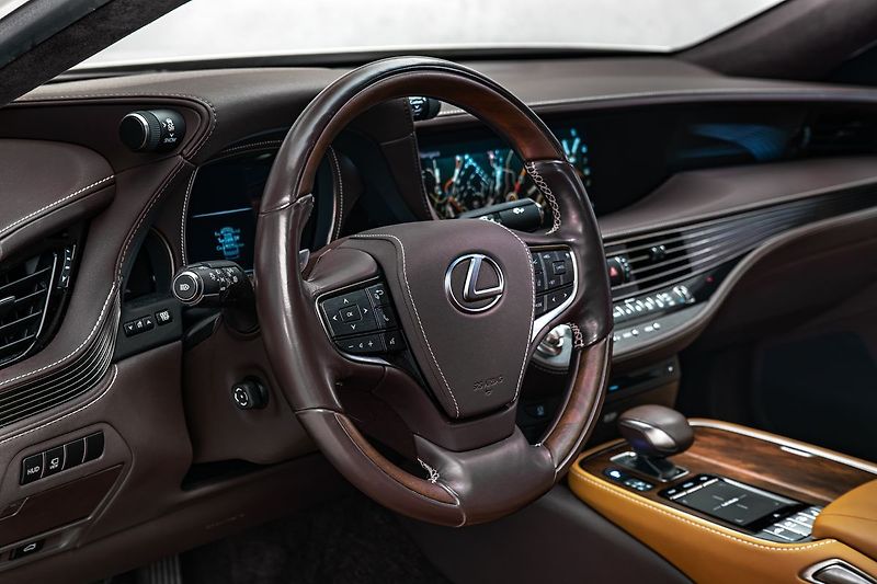 Lexus LS 500 LUXURY H AWD - fotka 15 z 28