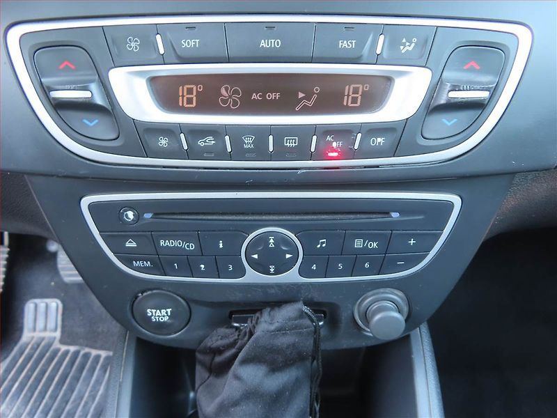 Renault Fluence (2010) 1.6 16V, po STK, servisované - fotka 12 z 17