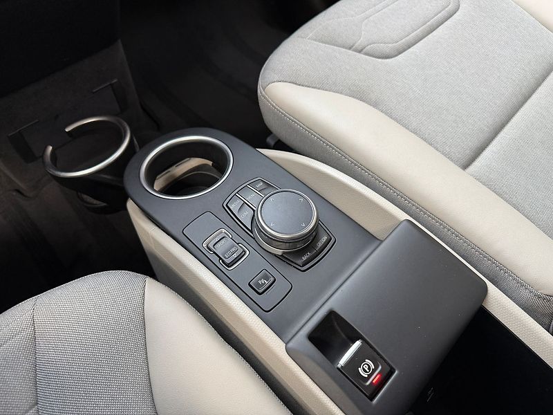 BMW i3 i3S 94Ah Kessy ACC Panorama - fotka 21 z 32