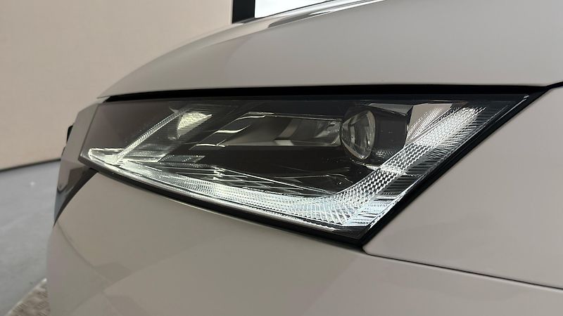 Škoda Octavia 2.0 TDI DSG Style Combi - fotka 18 z 26