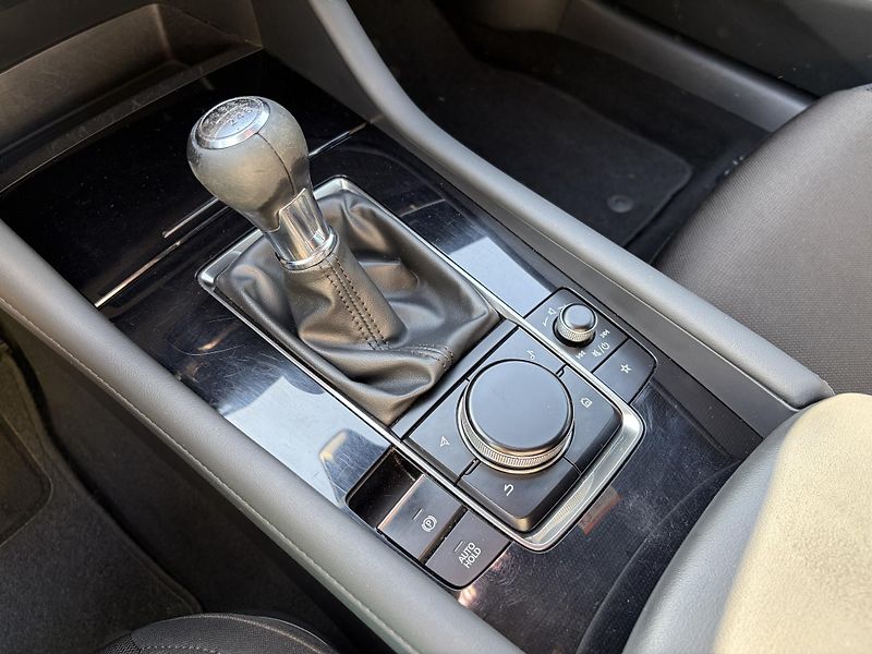 Mazda 3 2.0 Skyactiv-G Mild-Hybrid  - fotka 28 z 30