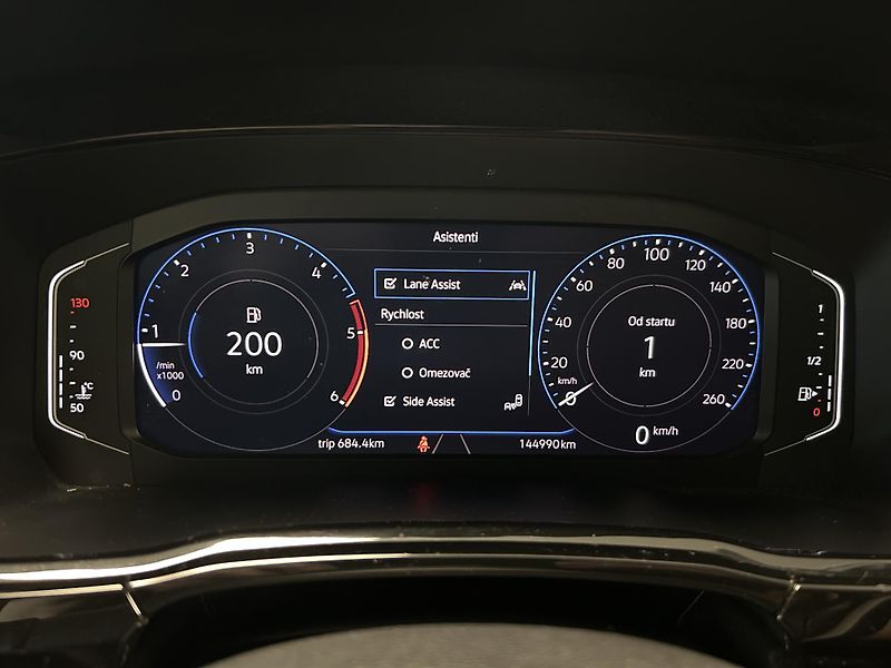 Volkswagen Touran (2023) 2.0TDi Highline LED Kamera TZ - fotka 20 z 35