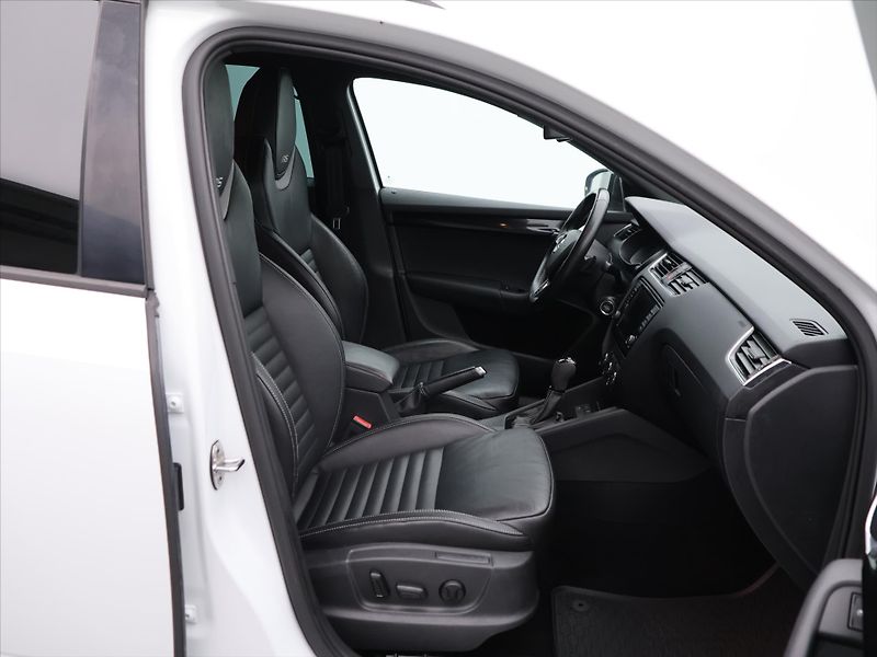 Škoda Octavia RS 2,0 TSI 169kW DSG 1.Maj. - fotka 13 z 31