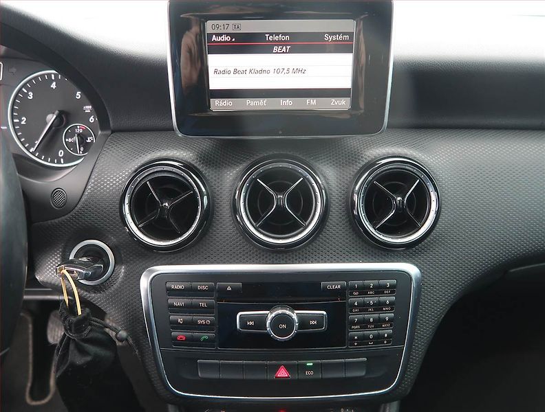 Mercedes-Benz Třídy A (2014) A 160 CDI, Serv.kniha - fotka 12 z 18