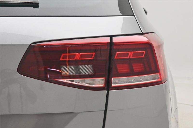 Volkswagen Passat 1,5 TSI 110 kW DSG Business Zá - fotka 30 z 31