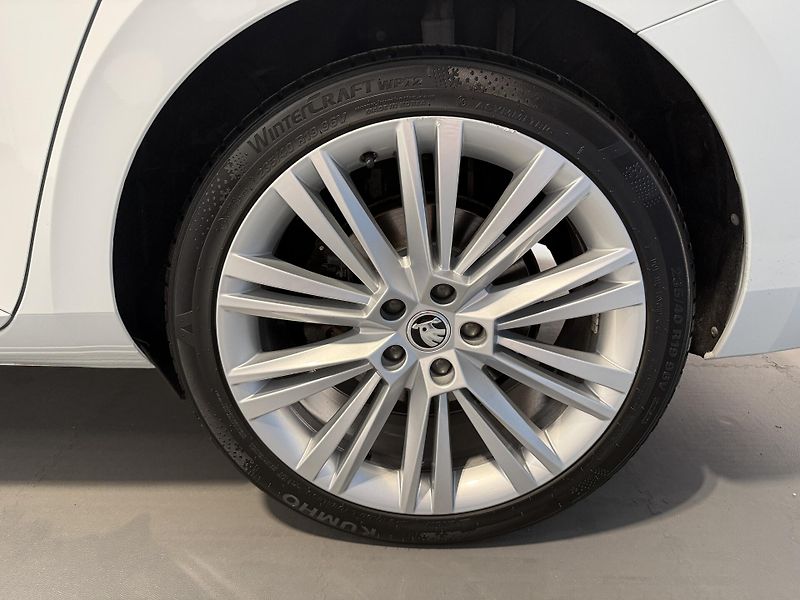 Škoda Superb 2.0 TDI 147kW Style Combi DSG - fotka 16 z 16