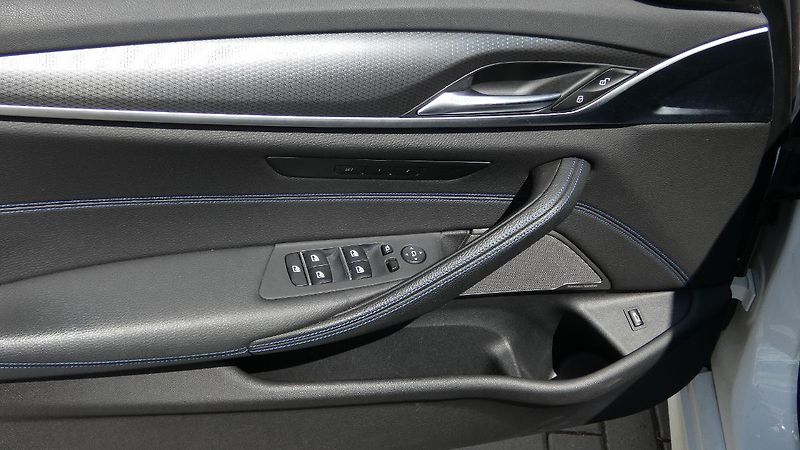 BMW Řada 5 550i xDrive M Sport - fotka 9 z 26