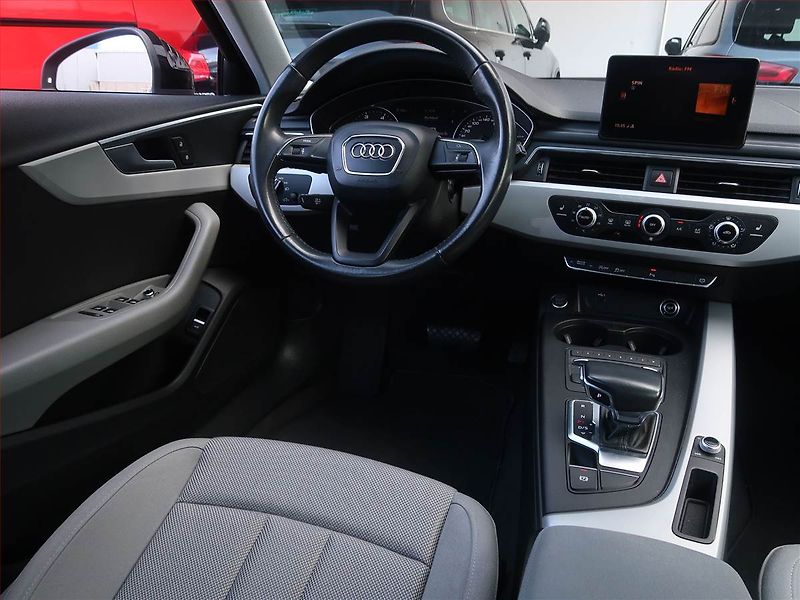 Audi A4 (2018) 2.0 TDI, Automat - fotka 7 z 16