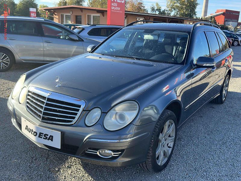 Mercedes-Benz Třídy E (2008) 3.0 CDI 4Matic, AT, panor. - fotka 3 z 21