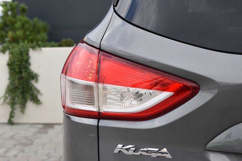 Ford Kuga 2.0 TDCi 103kW 4x4*AUTOMAT* - fotka 24 z 34