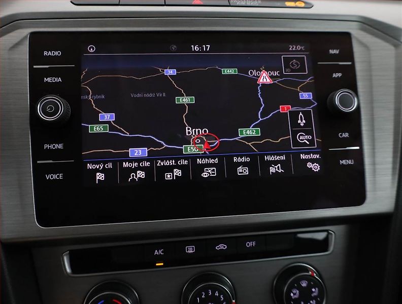 Volkswagen Passat (2017) 2.0 TDI, Serv.kniha, Navi - fotka 12 z 15