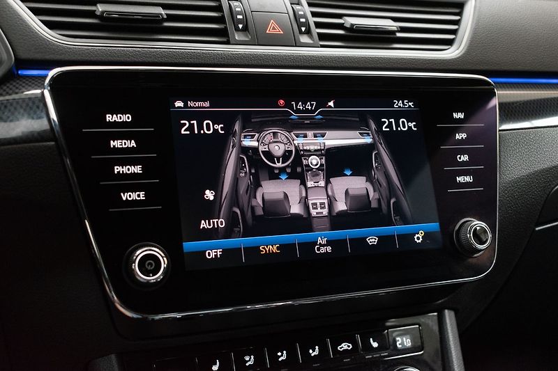 Škoda Superb 2.0 TDI 4x4*SPORTLINE*CANTON* - fotka 32 z 46