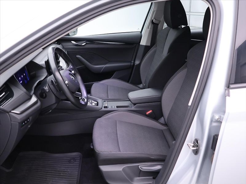 Škoda Octavia 2,0 TDI 110 kW 4x4 DSG DPH CZ - fotka 12 z 34