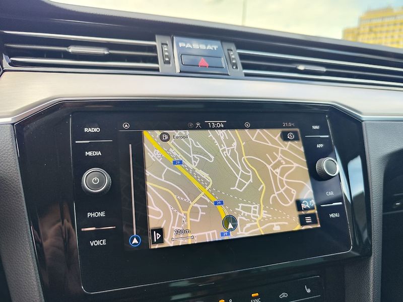 Volkswagen Passat 2.0 TDI/110kW Elegance DSG - fotka 21 z 37
