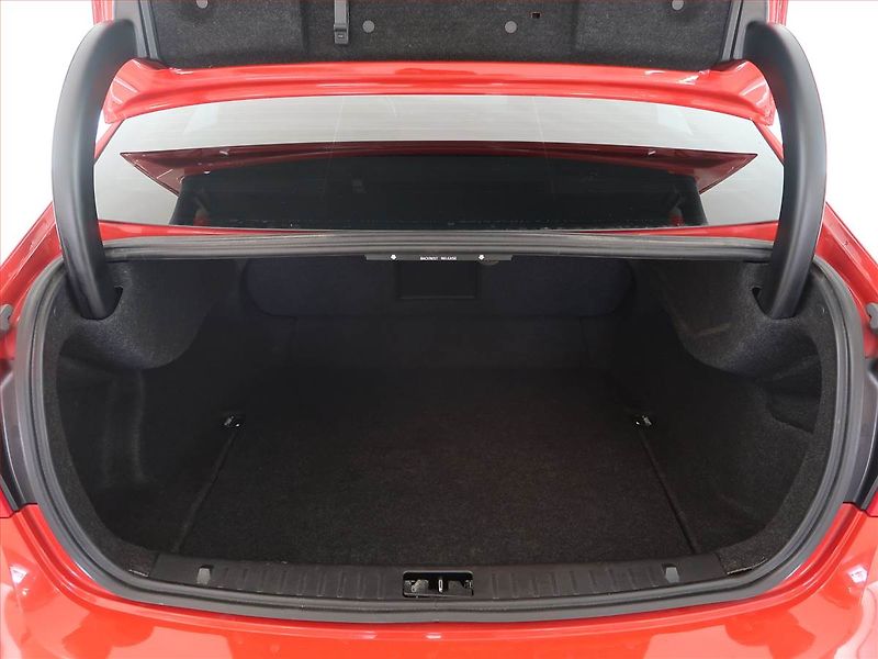 Volvo S60 (2014) D4 Polestar, Xenony, Tempomat - fotka 14 z 19