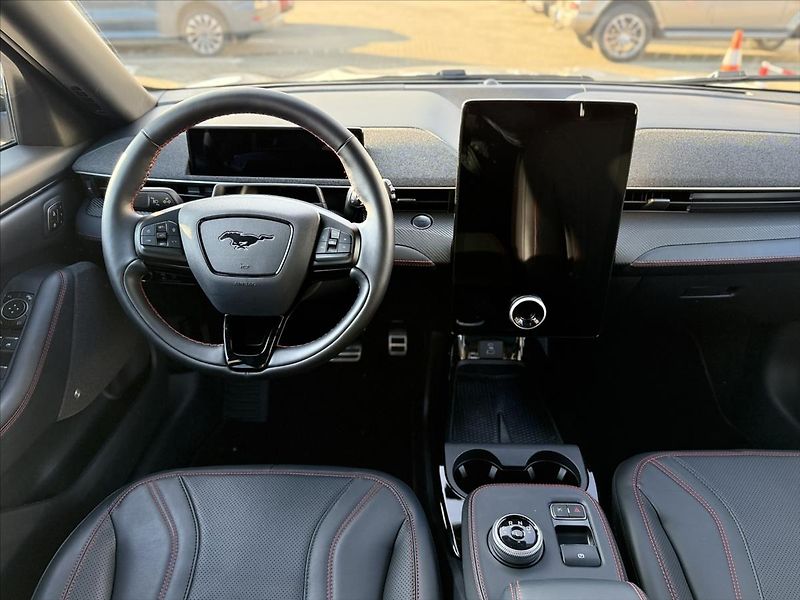 Ford Mustang Mach-E 92kWh Long Range Premium - fotka 19 z 35