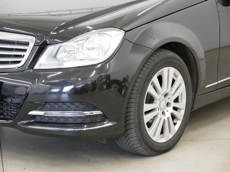 Mercedes-Benz Třídy C - fotka 9 z 29