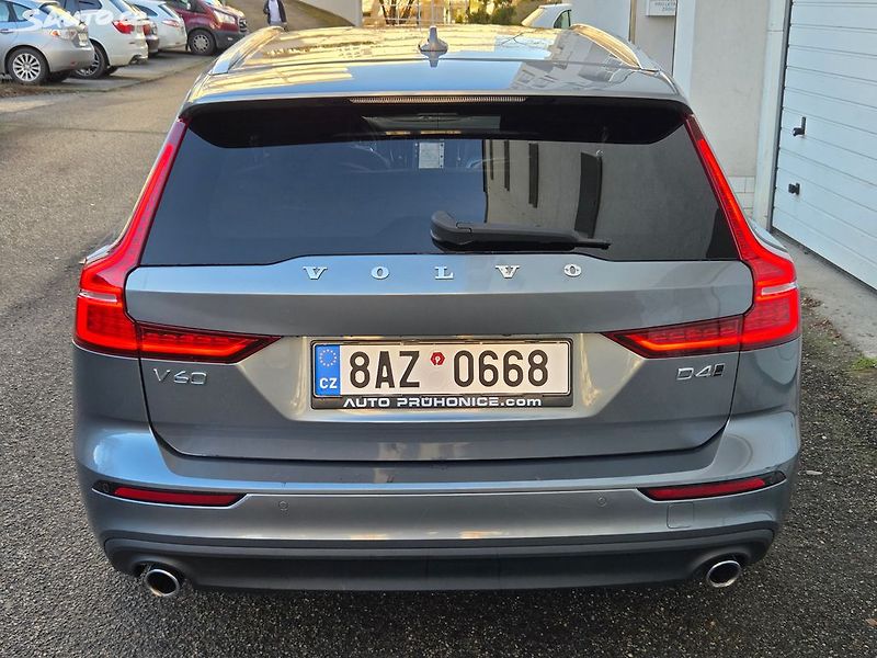 Volvo V60 (2020) 2.0 D4 AWD 4x4 Automat - fotka 7 z 37