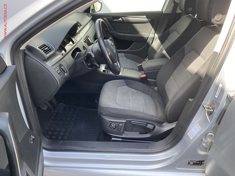 Volkswagen Passat (2013) 2.0 TDi, Comfortline - fotka 9 z 17