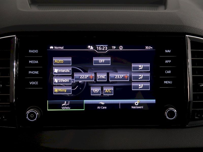 Škoda Karoq (2025) TOP SELECTION 2.0TDI 110KW DSG - fotka 27 z 42