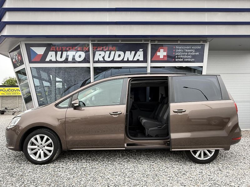 Volkswagen Sharan 2,0 TDI Panorama Automat DSG - fotka 19 z 41