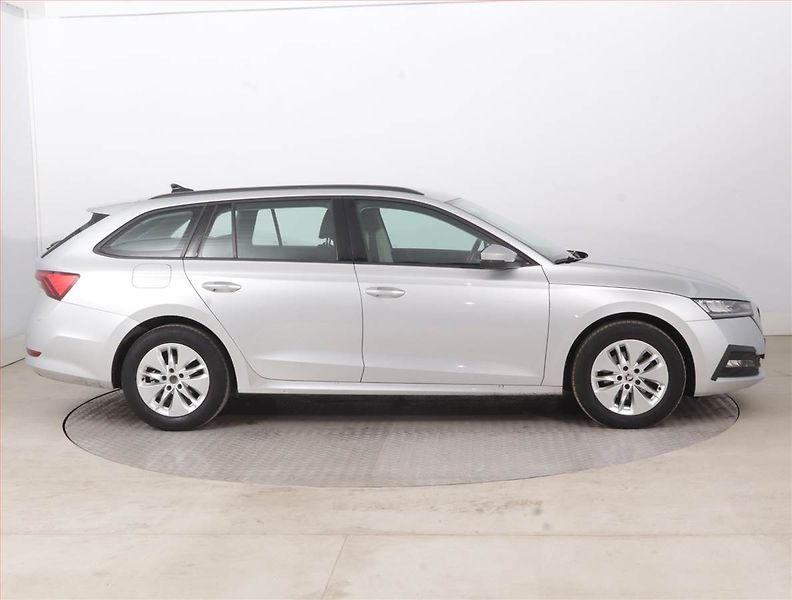 Škoda Octavia (2022) Ambition 2.0 TDI, ČR,1.maj - fotka 6 z 15