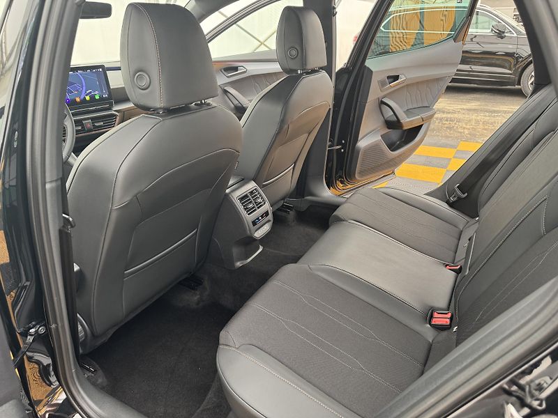 Cupra Formentor 1.5Tsi*1-MAJ*ACC*LED*DPH*CZ* - fotka 11 z 47