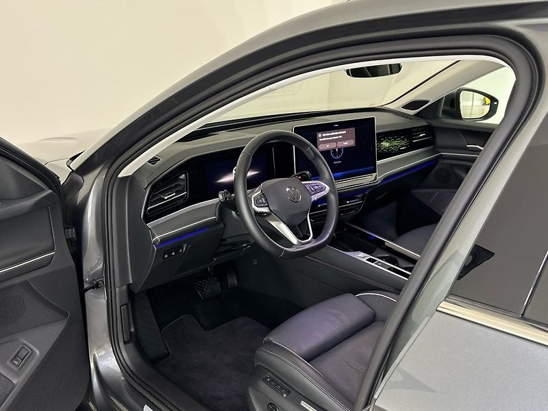 Volkswagen Passat 110kw DSG - fotka 6 z 31
