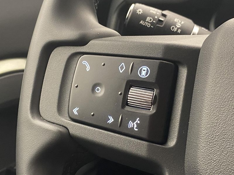 Land Rover Defender 110 D300 X-DYNAMIC SE AWD CZ - fotka 19 z 46