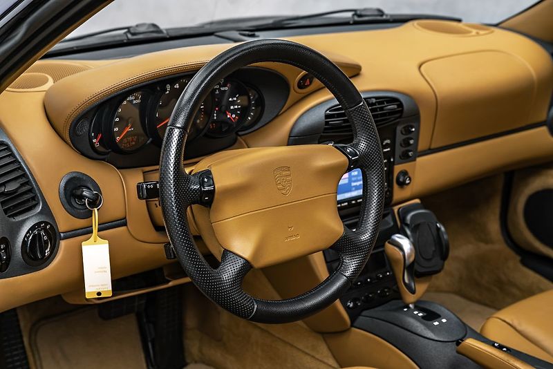 Porsche 911 911 Carrera 996 - fotka 12 z 19