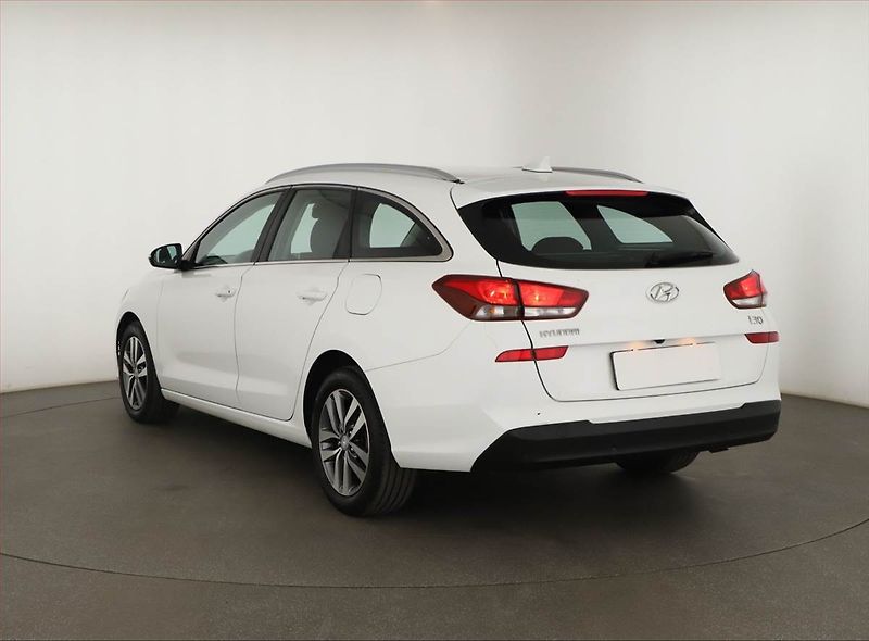 Hyundai i30 (2018) 1.6 CRDi, Navi, Tempomat - fotka 4 z 14