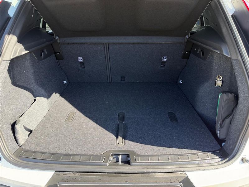 Volvo XC40 (2026) 2,0 B3 Core 8273 - fotka 12 z 14