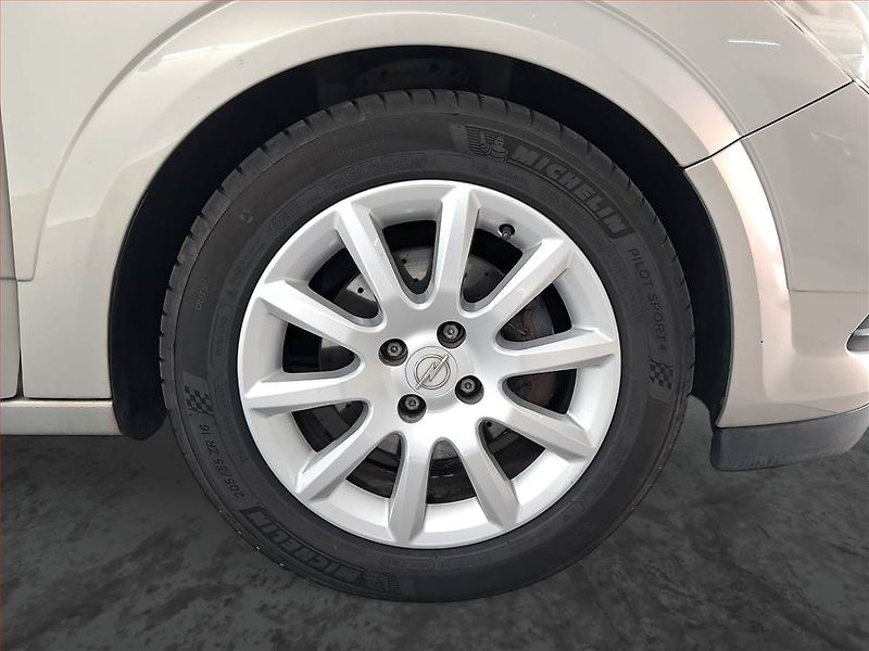 Opel Astra (2006) 1.6 16V, Tažné, jezdí výborně - fotka 14 z 17