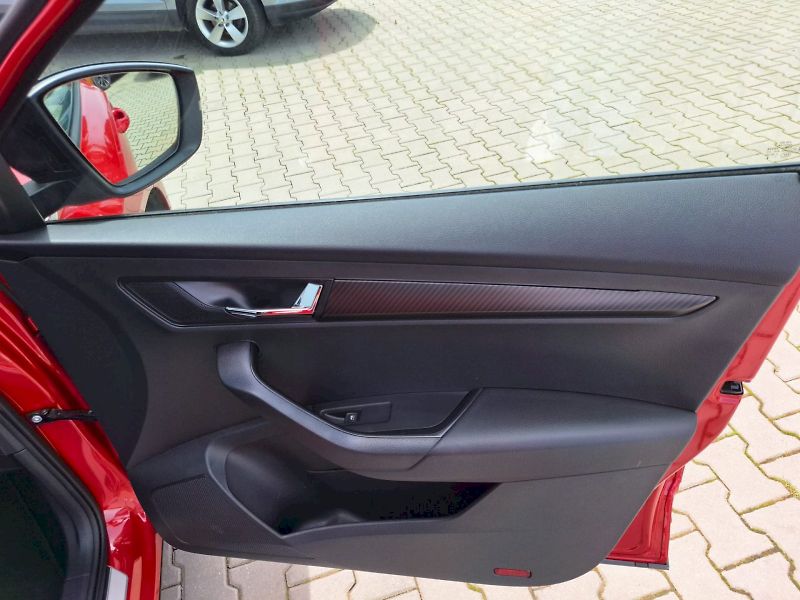Škoda Karoq (2020) 1.5 TSI / 110 kW / 7DSG / SPOR - fotka 27 z 35