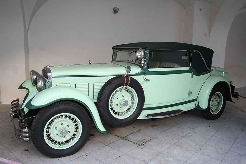 Před 100 lety se v továrně Wikov rozhodli pro zahájení výroby automobilů. Na snímku je renovovaný Wikov 35 Kapka, první československý aerodynamický automobil.