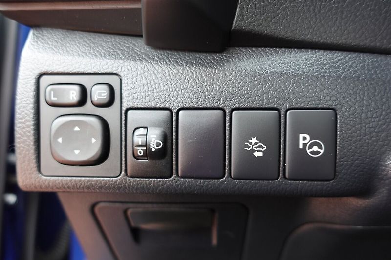 Toyota Auris 1.6VVTi 6M/T BO Active Trend - fotka 19 z 32