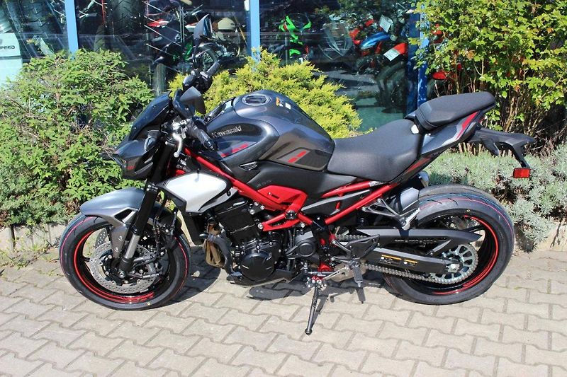 Kawasaki Z 900 (2025) NOVINKA 2025 TOP AKCE - fotka 6 z 7