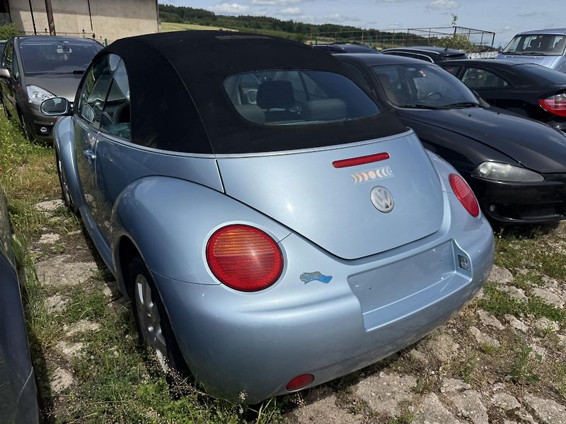 Volkswagen New Beetle (2003) Kabroušek 1.6 75kw - fotka 8 z 15