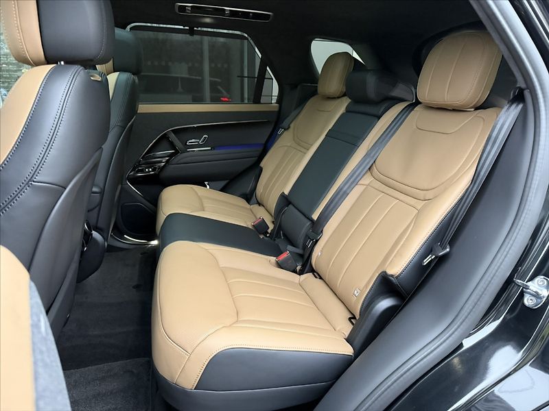 Land Rover Range Rover Sport (2025) 3,0 AUTOBIOGRAPHY P550e - fotka 39 z 48