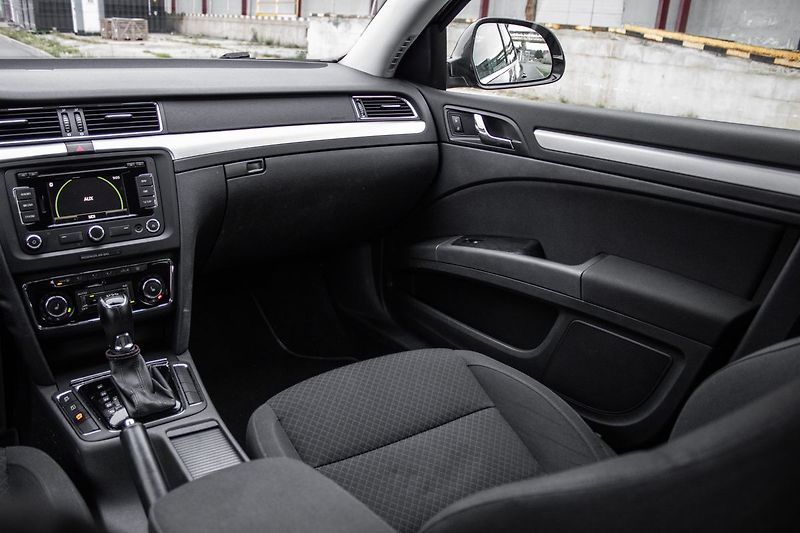 Škoda Superb - fotka 25 z 33