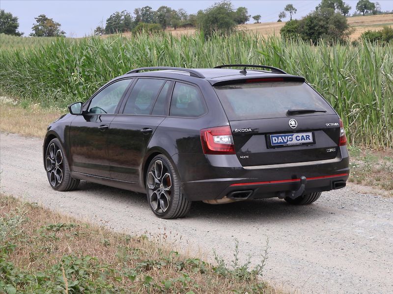 Škoda Octavia 2,0 TDI RS 4x4 DSG Virtual LED - fotka 4 z 26