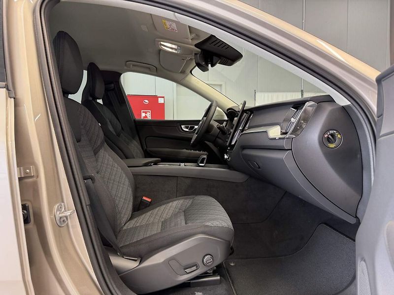 Volvo XC60 (2026) B5 2.0L 250+14 HPAT8 AWD CORE - fotka 20 z 26