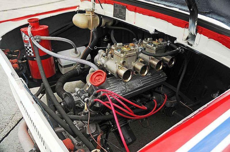 Škoda 130 RS. Vlevo je okruhová verze z roku 1981, vpravo soutěžní provedení z roku 1977.