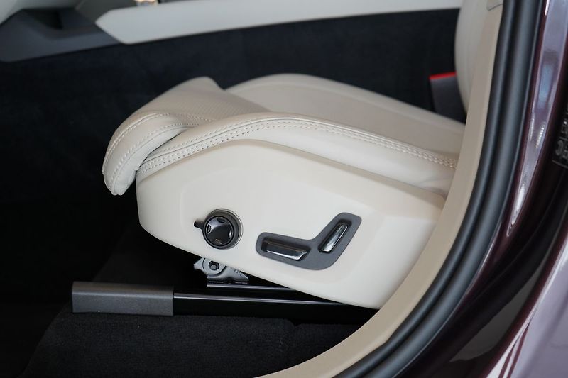 Volvo XC90 B5 PLUS Dark, Vzduch, 360° - fotka 24 z 53