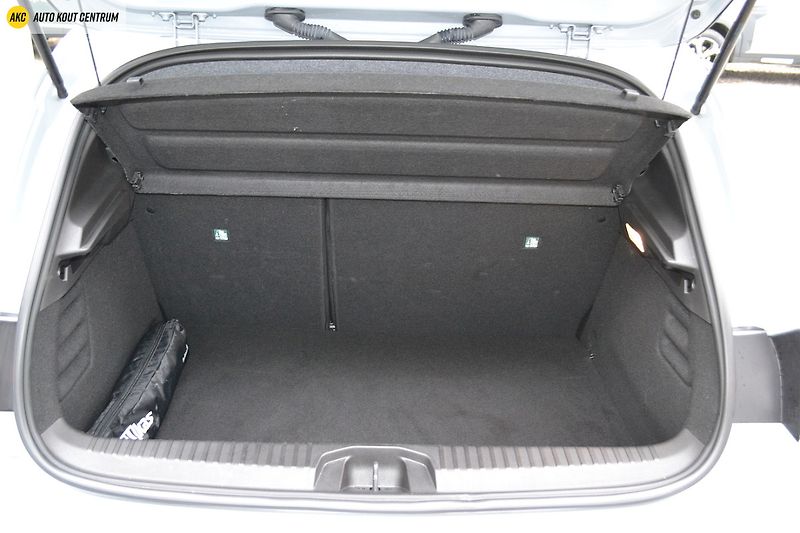 Renault Clio FULL HYBRID TECHNO E-TECH 145 - fotka 17 z 51