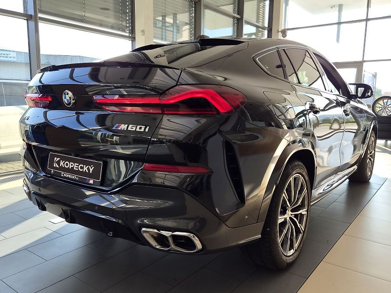 BMW X6 M60i xDrive - fotka 8 z 40