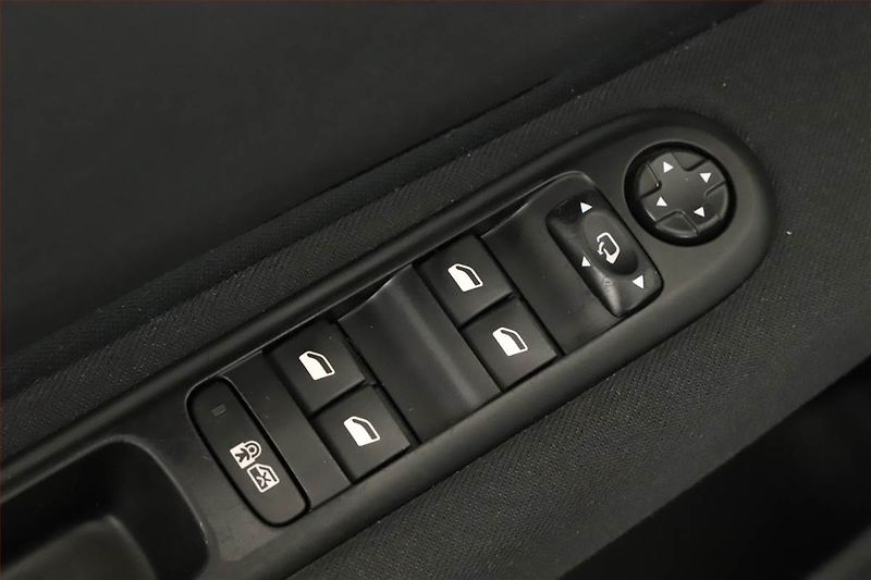 Peugeot 5008 (2014) 2.0 HDI, Navi, Xenony - fotka 18 z 18