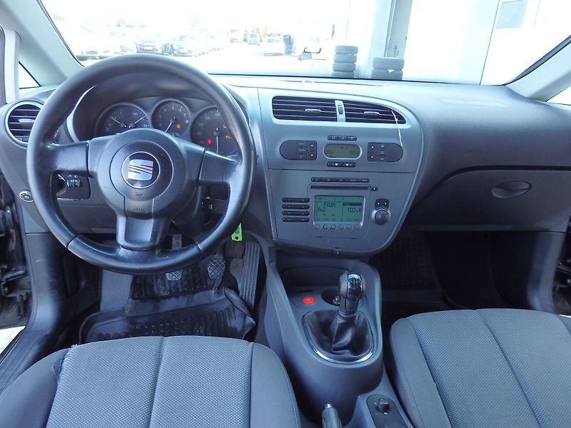 Seat Leon 1.6i 75 kW DIGI. KLIMA, LPG - fotka 11 z 14