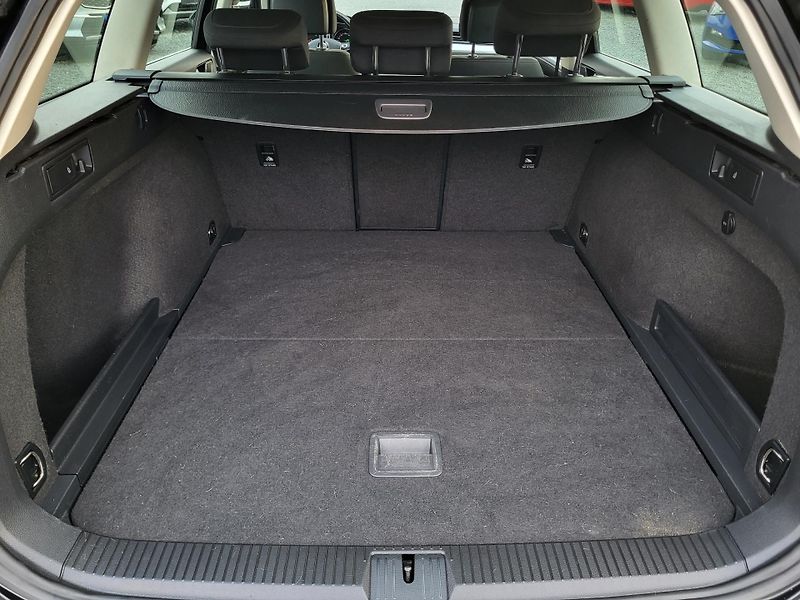 Volkswagen Passat 2.0 TDi 140kW DSG COMFORTLINE - fotka 43 z 49