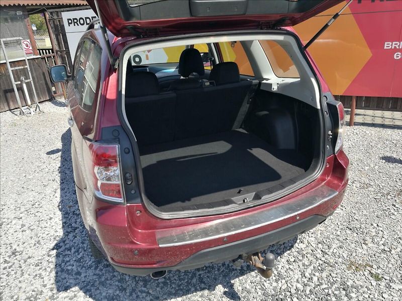 Subaru Forester 2,0 i 4x4 - fotka 12 z 17